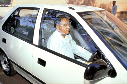 युवा सोच के नौजवान नेता थे राजीव | एक अधूरी यात्रा