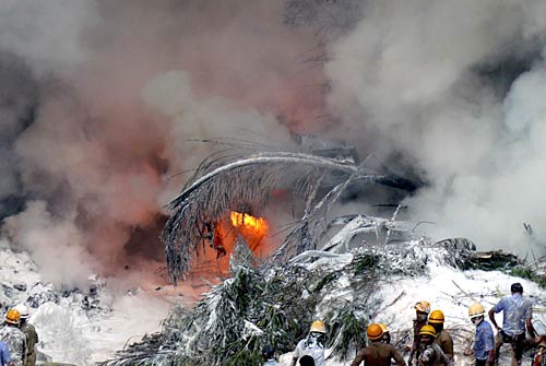 मैंगलोर में हुए विमान हादसे की तस्‍वीरें