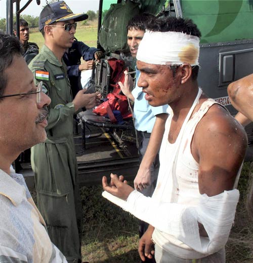 पश्चिम बंगाल में नक्‍सलियों ने ट्रेन को बनाया निशाना