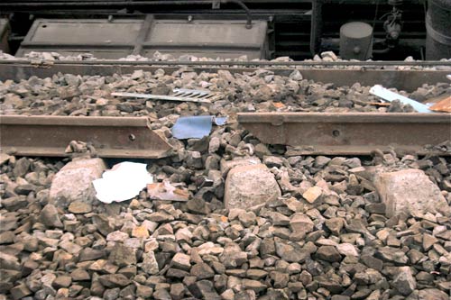 पश्चिम बंगाल में नक्‍सलियों ने ट्रेन को बनाया निशाना