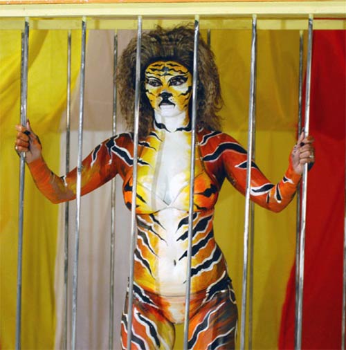 'पेटा' के समर्थन में हसीनाएं...| तस्‍वीरों में दार्जीलिंग