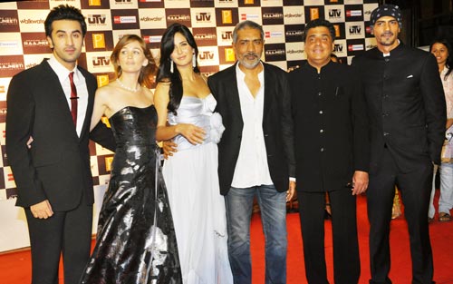 फिल्‍म राजनीति के प्रीमियर पर जुटे सितारे...