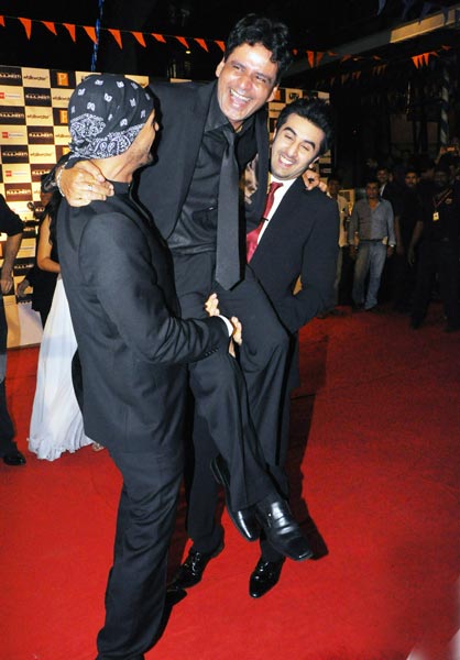 फिल्‍म राजनीति के प्रीमियर पर जुटे सितारे...