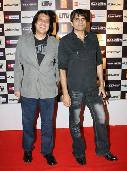 फिल्‍म राजनीति के प्रीमियर पर जुटे सितारे...