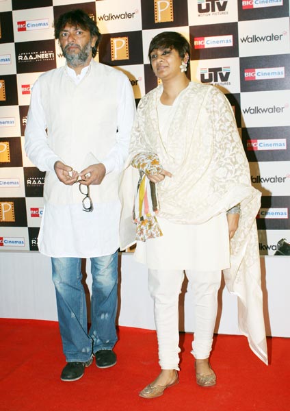 फिल्‍म राजनीति के प्रीमियर पर जुटे सितारे...