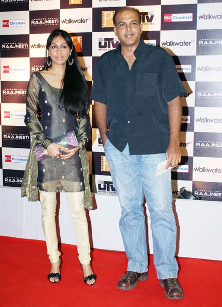 फिल्‍म राजनीति के प्रीमियर पर जुटे सितारे...