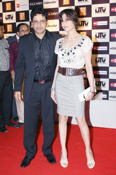 फिल्‍म राजनीति के प्रीमियर पर जुटे सितारे...