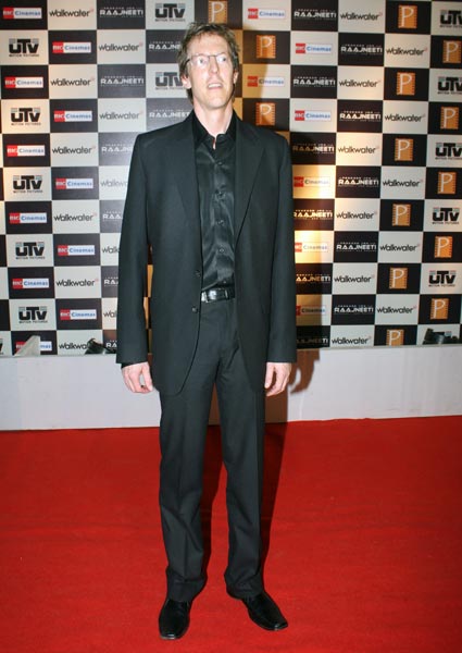 फिल्‍म राजनीति के प्रीमियर पर जुटे सितारे...