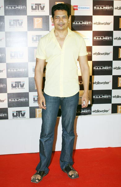 फिल्‍म राजनीति के प्रीमियर पर जुटे सितारे...