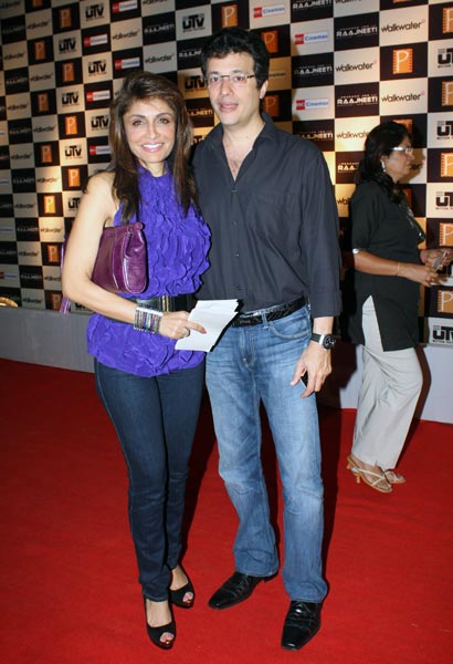 फिल्‍म राजनीति के प्रीमियर पर जुटे सितारे...