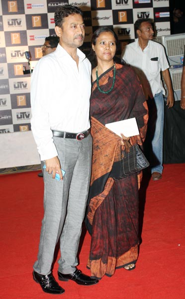 फिल्‍म राजनीति के प्रीमियर पर जुटे सितारे...