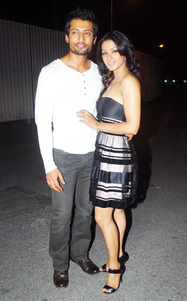 फिल्‍म राजनीति के प्रीमियर पर जुटे सितारे...