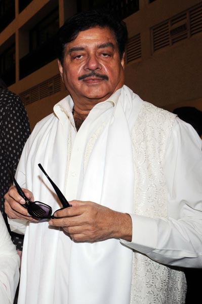 सितारों से सजी आइफा पुरस्‍कार समारोह की महफिल...