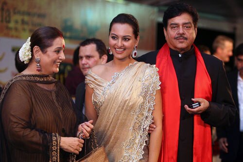 सितारों से सजी आइफा पुरस्‍कार समारोह की महफिल...