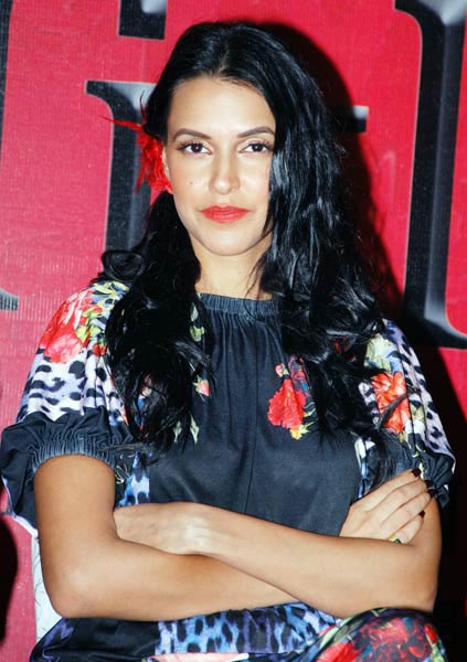 जिनके रसीले होठों की दीवानी है दुनिया...