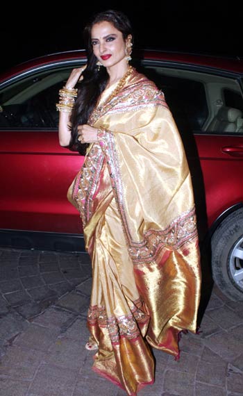 जिनके रसीले होठों की दीवानी है दुनिया...