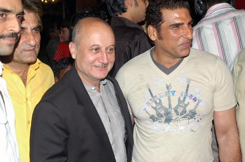 नई फ़िल्म ''डियर फ्रेंड हिटलर'' की लॉन्चिंग पार्टी