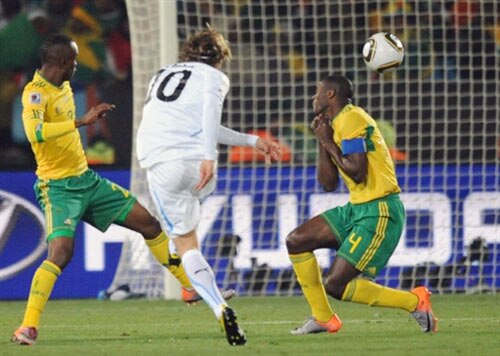 मेजबान दक्षिण अफ्रीका को उरूग्वे से मिली शिकस्त