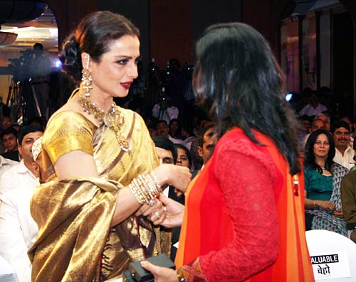 'चेहरे' के बहाने रेखा व जया ने मिलाए दिल...