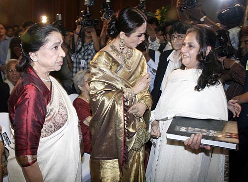 'चेहरे' के बहाने रेखा व जया ने मिलाए दिल...