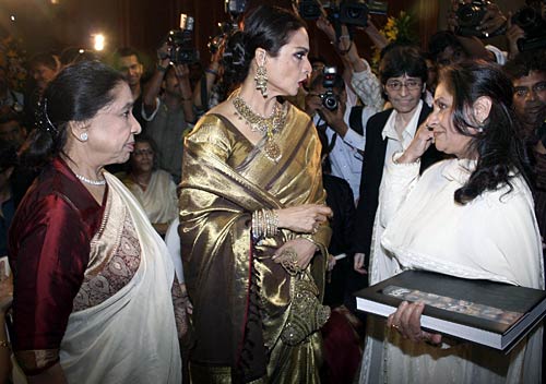 'चेहरे' के बहाने रेखा व जया ने मिलाए दिल...