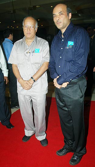 'चेहरे' के बहाने रेखा व जया ने मिलाए दिल...