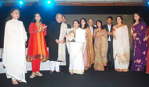 'चेहरे' के बहाने रेखा व जया ने मिलाए दिल...