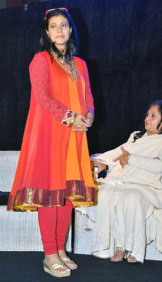 'चेहरे' के बहाने रेखा व जया ने मिलाए दिल...