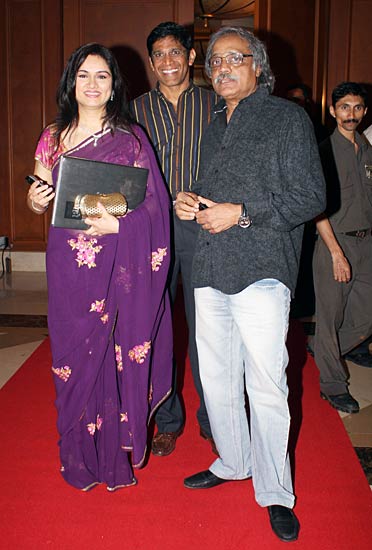 'चेहरे' के बहाने रेखा व जया ने मिलाए दिल...