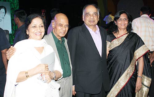 'चेहरे' के बहाने रेखा व जया ने मिलाए दिल...