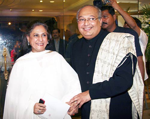 'चेहरे' के बहाने रेखा व जया ने मिलाए दिल...