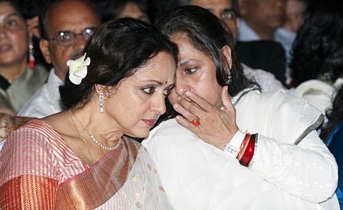 'चेहरे' के बहाने रेखा व जया ने मिलाए दिल...