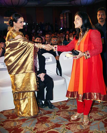 'चेहरे' के बहाने रेखा व जया ने मिलाए दिल...