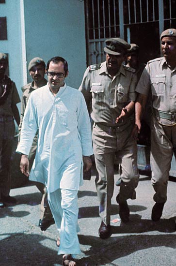 सत्ता और सियासत की धुरी थे संजय गांधी