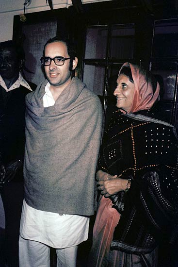 सत्ता और सियासत की धुरी थे संजय गांधी