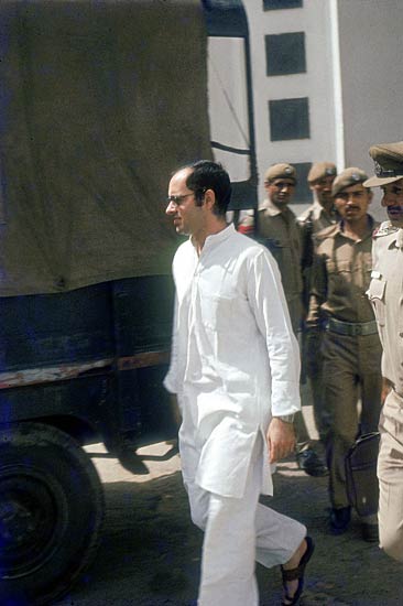 सत्ता और सियासत की धुरी थे संजय गांधी