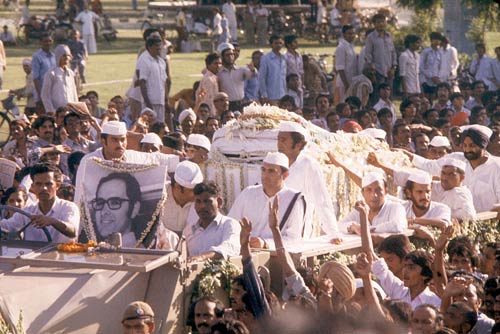 सत्ता और सियासत की धुरी थे संजय गांधी