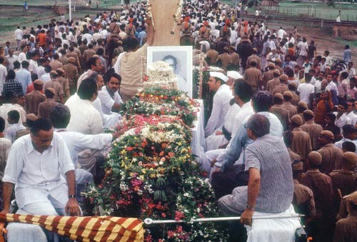 सत्ता और सियासत की धुरी थे संजय गांधी