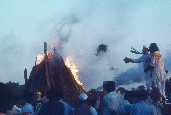 सत्ता और सियासत की धुरी थे संजय गांधी