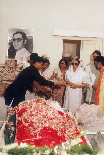 सत्ता और सियासत की धुरी थे संजय गांधी