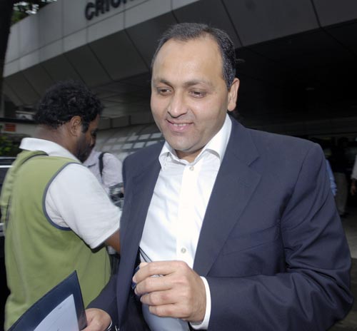 बीसीसीआई से मिले आईपीएल टीम मालिक