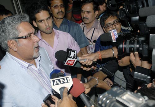 बीसीसीआई से मिले आईपीएल टीम मालिक