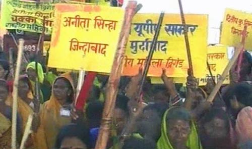 भारत बंद से जनता परेशान, हुआ अरबों का नुकसान