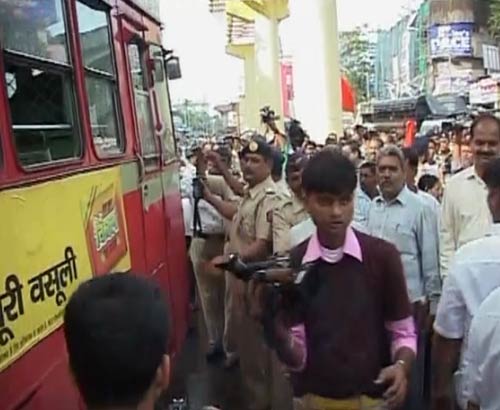 भारत बंद से जनता परेशान, हुआ अरबों का नुकसान