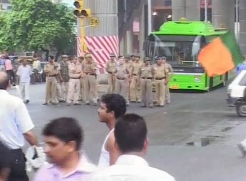 भारत बंद से जनता परेशान, हुआ अरबों का नुकसान