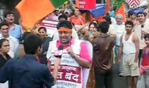 भारत बंद से जनता परेशान, हुआ अरबों का नुकसान