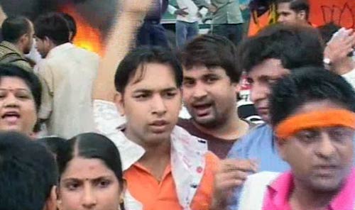 भारत बंद से जनता परेशान, हुआ अरबों का नुकसान