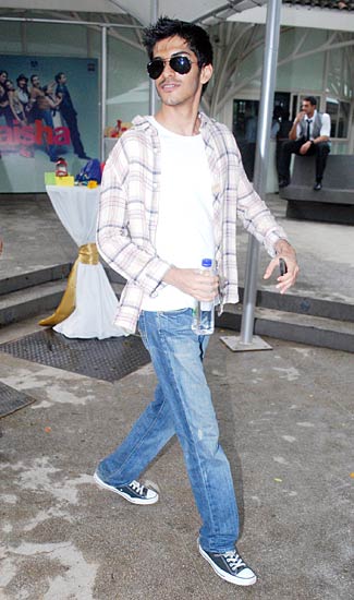 बहनों ने किया 'आएशा'  का म्‍यूजिक लांच