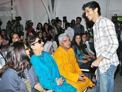 बहनों ने किया 'आएशा'  का म्‍यूजिक लांच