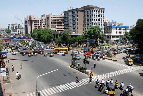 भारत बंद से जनता परेशान, हुआ अरबों का नुकसान